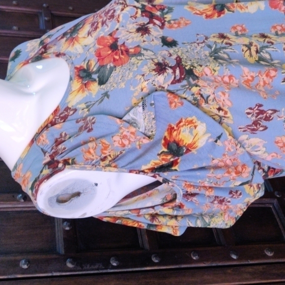 𝅺SIZE medium blue floral dress with flouncy sleeves and partially bareback w/ti - Picture 3 of 5